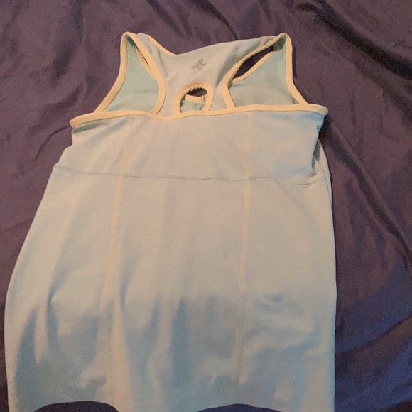 Workout top - Picture 2 of 2